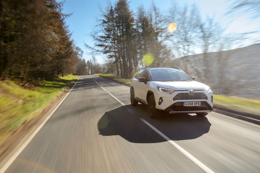  Toyota RAV4 Hybrid 2019 года  (UK) (фото 9 из 40)